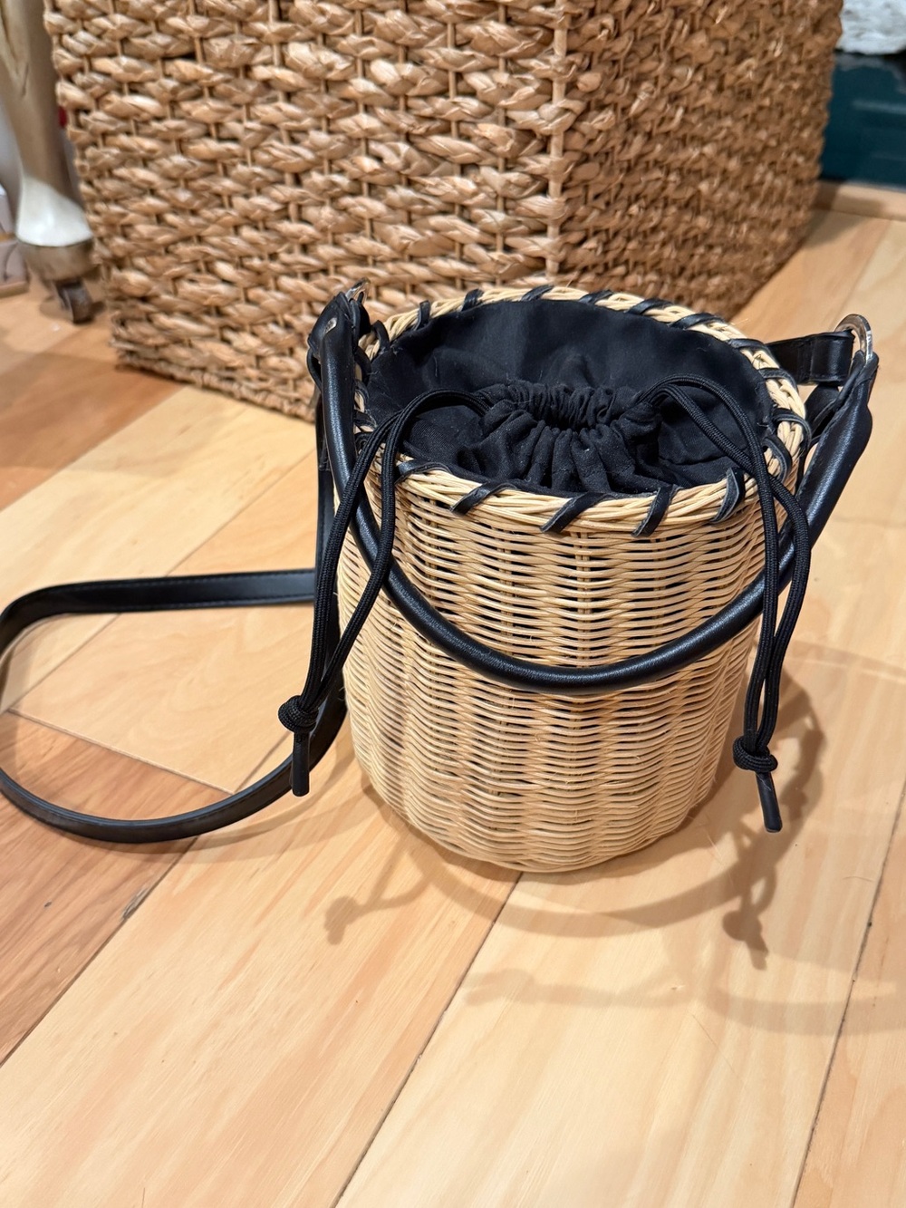 Woven Straw Bucket Crossbody Bag Black Trim Drawstring Boho Summer Purse - Picture 2 of 7